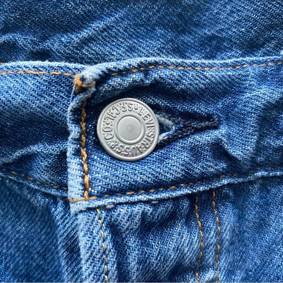 Levi’s Denim Shorts | Size 27 | Medium Wash - Picture 8 of 9